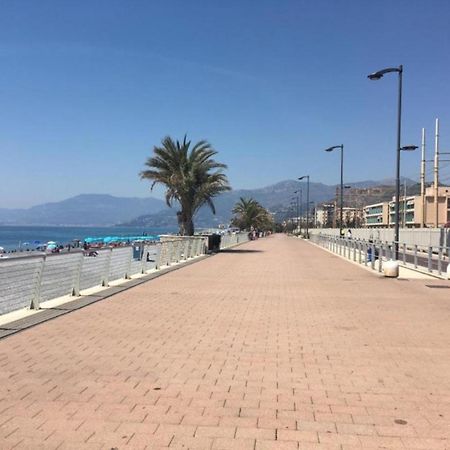 Apartament Casa Mare - 250M Dalla Spiaggia Vallecrosia Zewnętrze zdjęcie