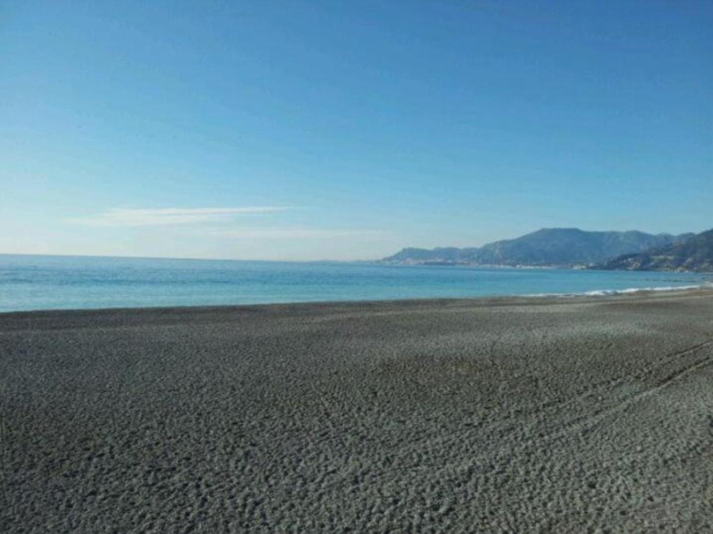 Apartament Casa Mare - 250M Dalla Spiaggia Vallecrosia Zewnętrze zdjęcie